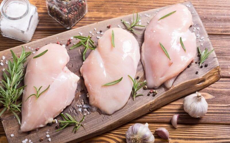 How Many Chicken Breasts Are in a Pound? No More Guesswork! 4 How Many Chicken Breasts Are in a Pound? No More Guesswork! 2