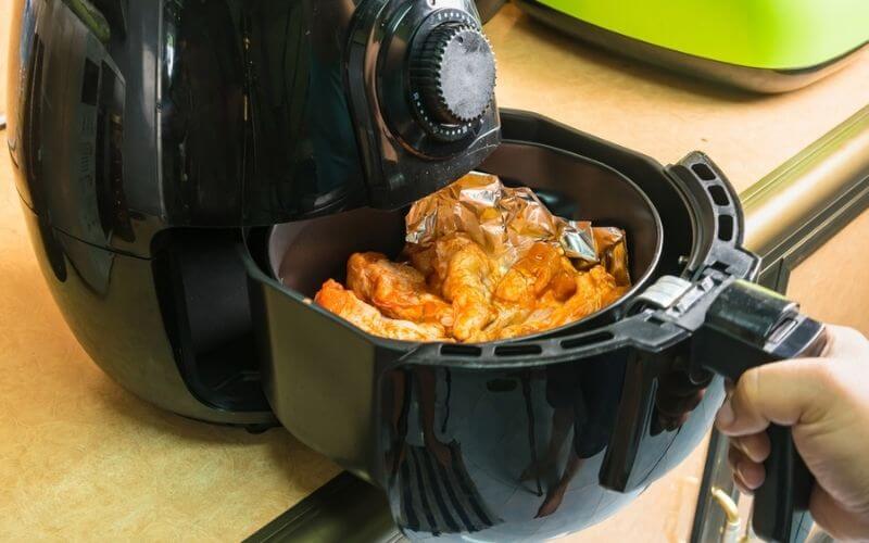 How to Reheat Chicken Wings: 6 Easy Ways! 4 Reheat Chicken Wings Air Fryer
