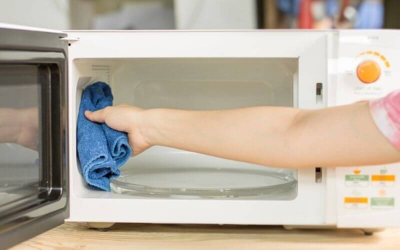 How to Clean a Toaster: Everything You Need to Know! 2 how to clean a toaster