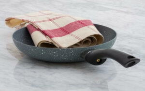 clean calphalon pans