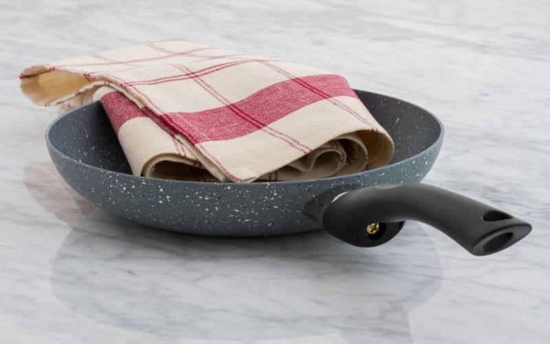 clean calphalon pans