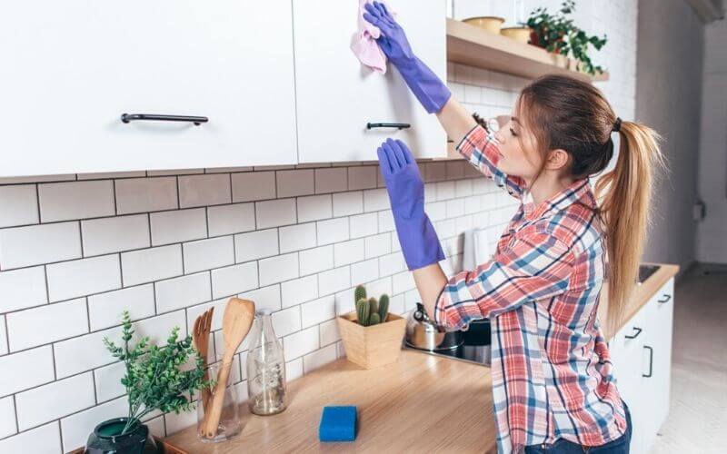 How to Clean Sticky Grease Off Kitchen Cabinets: Quick and Convenient Solutions 3 how to clean sticky grease off kitchen cabinets