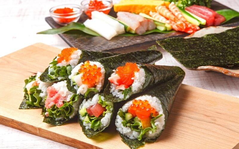 Roll vs Hand Roll Sushi: What’s the Difference? 4 regular roll vs hand roll