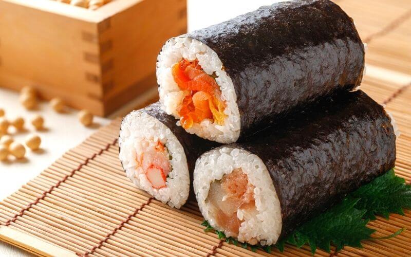 sushi roll vs hand roll
