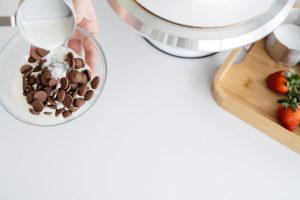 Buttermilk vs Heavy Cream: Know the Differences and Various Uses