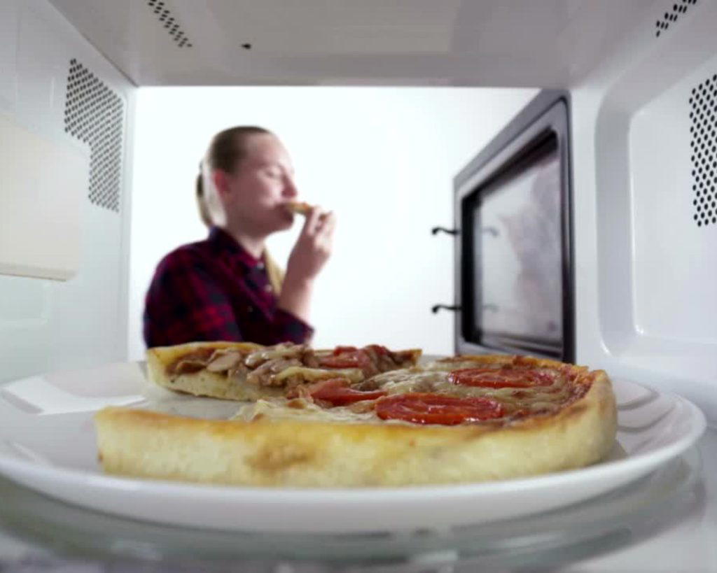 How Long Should You Reheat Pizza in the Oven? 11