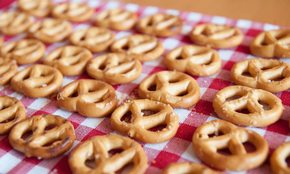 Reviving Your Rock Hard Pretzels: Expert Tricks for Making Stale Snacks Taste Like New 3 Reviving Your Rock Hard Pretzels: Expert Tricks for Making Stale Snacks Taste Like New 2