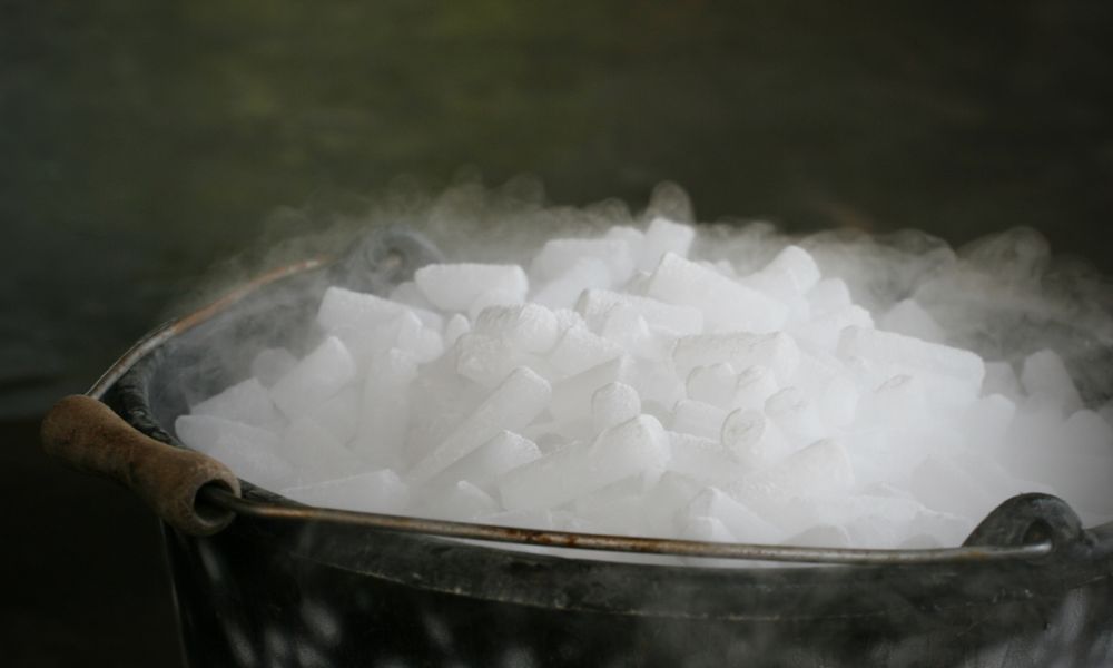 Keeping Ice Cream Frozen with Dry Ice: Everything You Need to Know 2 Keeping Ice Cream Frozen with Dry Ice: Everything You Need to Know 1