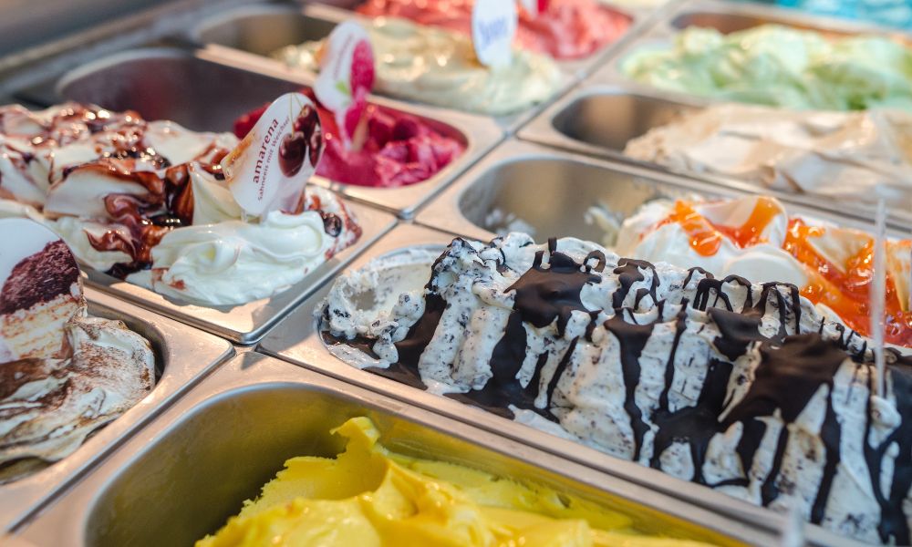 Keeping Ice Cream Frozen with Dry Ice: Everything You Need to Know 3 Keeping Ice Cream Frozen with Dry Ice: Everything You Need to Know 2