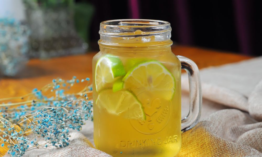 Can I Drink Coffee with a Sore Throat? Pros, Cons, and Alternatives 4 Can I Drink Coffee with a Sore Throat? Pros, Cons, and Alternatives 2