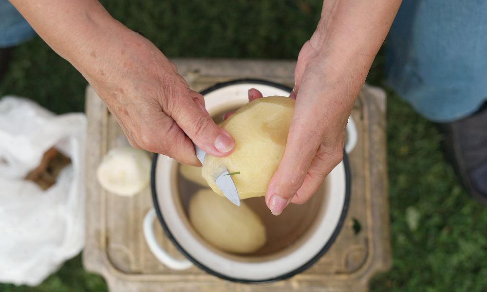 Maximizing Freshness: How Long Can Peeled Potatoes Last in the Fridge? 11
