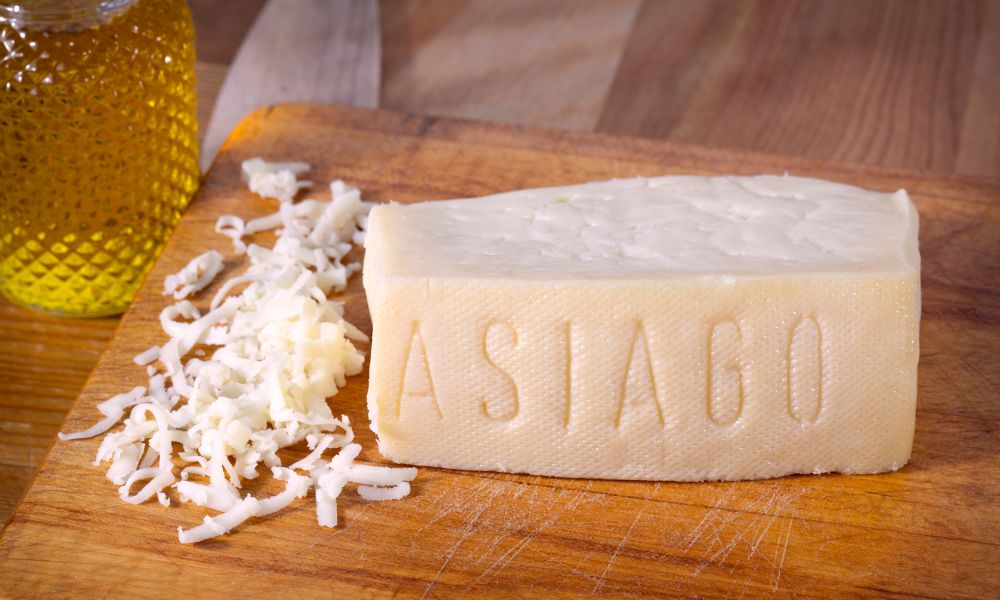 <strong>Exploring Delicious Substitutes for Pecorino Cheese</strong> 5 <strong>Exploring Delicious Substitutes for Pecorino Cheese</strong> 3