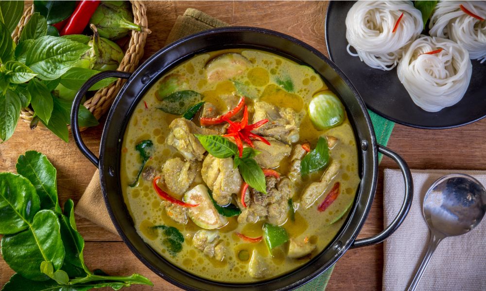 Thai Curry vs Indian Curry: The Essence of Flavors Unearthed 3 Thai Curry vs Indian Curry: The Essence of Flavors Unearthed 1