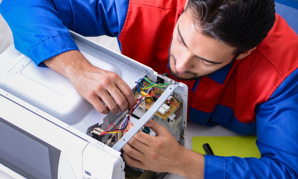 How to Dispose of a Microwave: 8 Methods+Checklist 3 How to Dispose of a Microwave: 8 Methods+Checklist 1