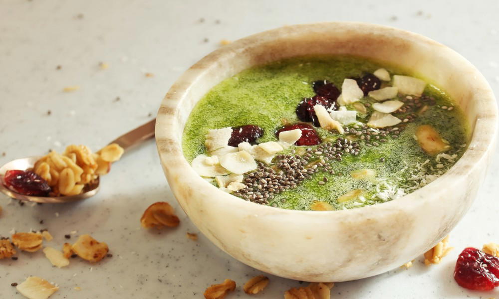 matcha green smoothie bowl