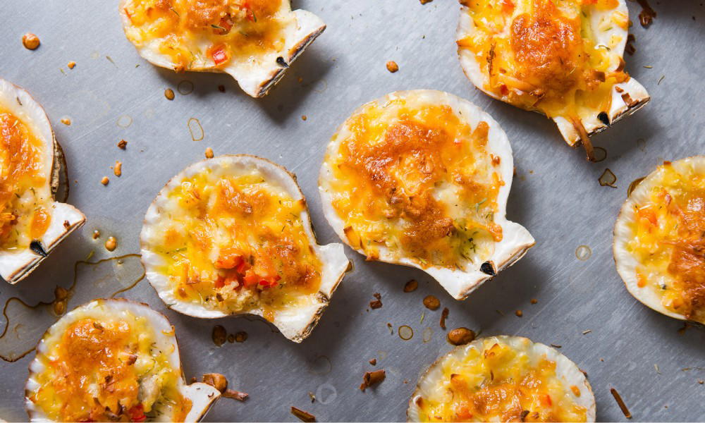 Oven baked cheesy scallops
